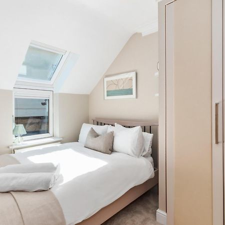 Weybridge - 2 Bed - Parking Διαμέρισμα Εξωτερικό φωτογραφία
