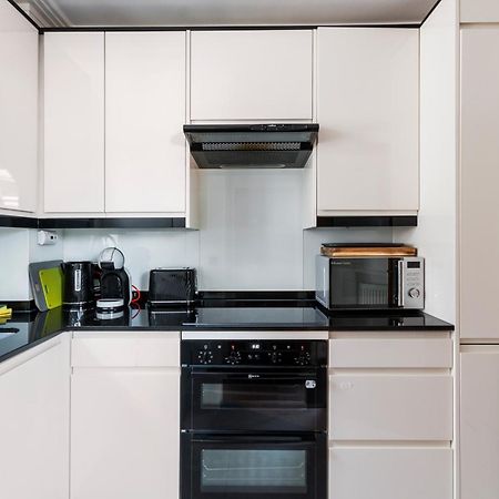 Weybridge - 2 Bed - Parking Διαμέρισμα Εξωτερικό φωτογραφία