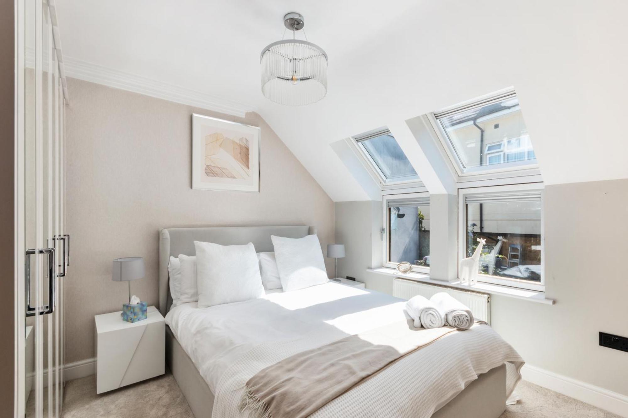 Weybridge - 2 Bed - Parking Διαμέρισμα Εξωτερικό φωτογραφία
