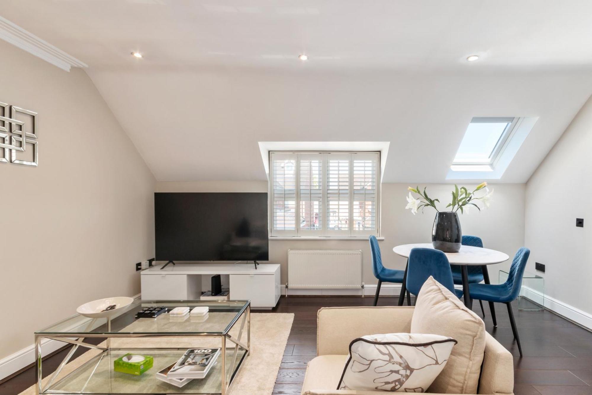 Weybridge - 2 Bed - Parking Διαμέρισμα Εξωτερικό φωτογραφία