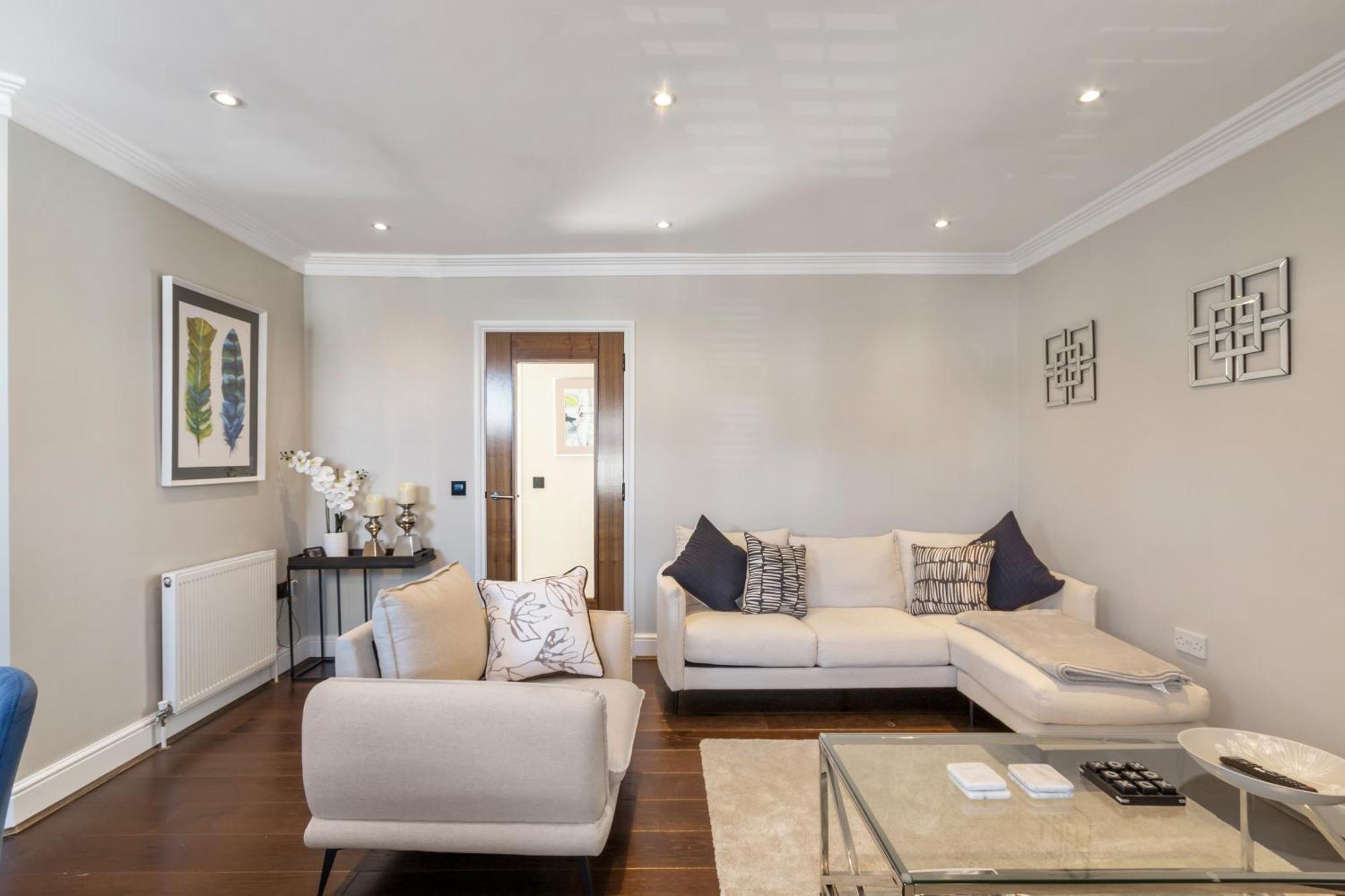 Weybridge - 2 Bed - Parking Διαμέρισμα Εξωτερικό φωτογραφία