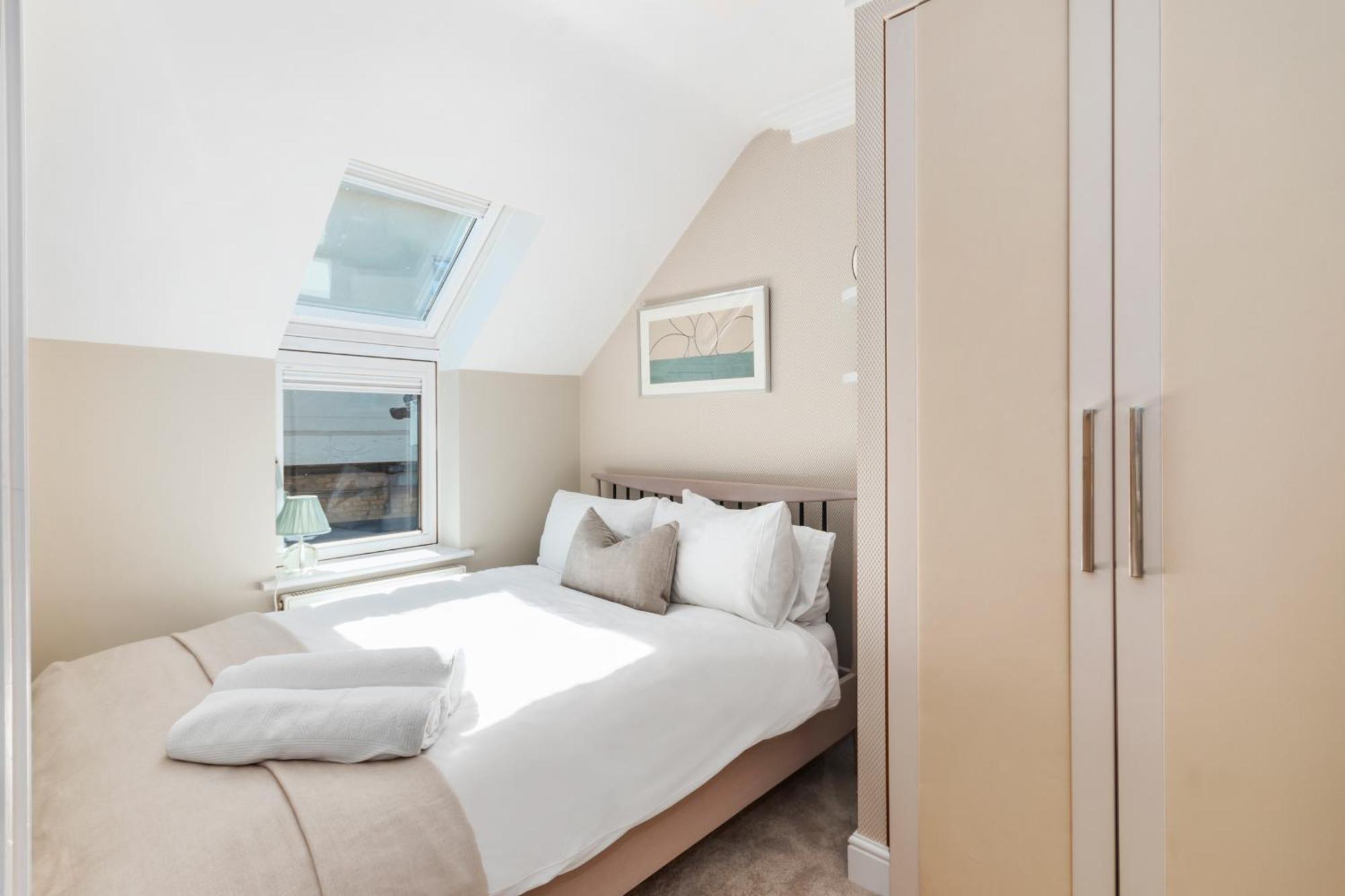Weybridge - 2 Bed - Parking Διαμέρισμα Εξωτερικό φωτογραφία