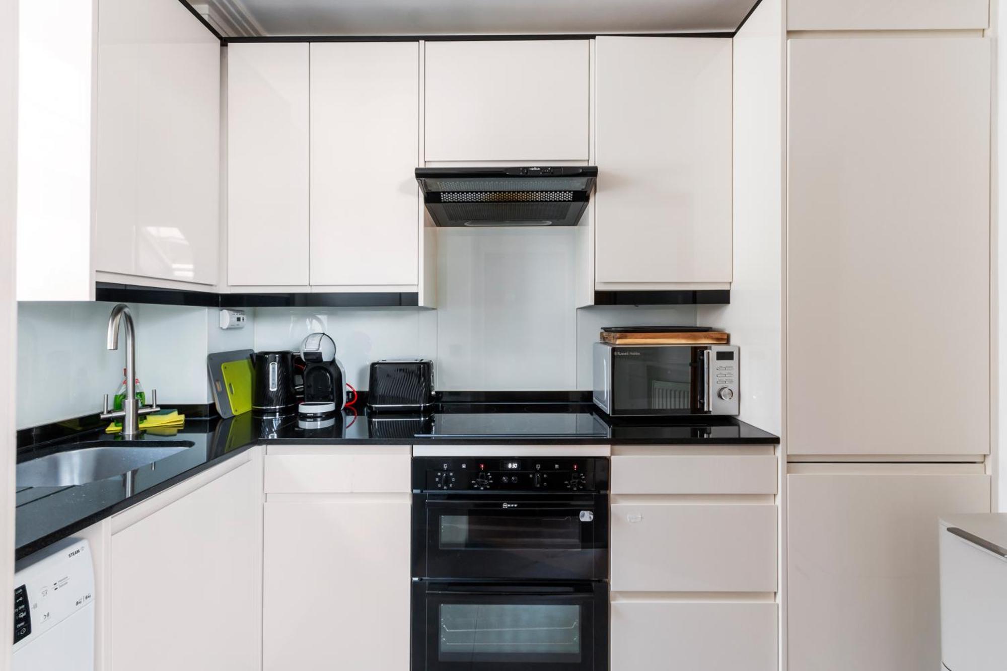 Weybridge - 2 Bed - Parking Διαμέρισμα Εξωτερικό φωτογραφία